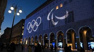 爆冷！12次暂停战术8次跑错，詹姆斯与东契奇同时在场净负57分